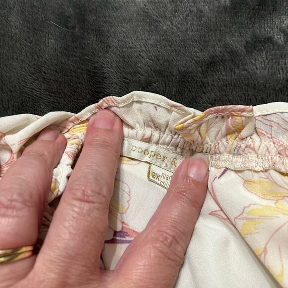 Cooper & Ella beautiful one shoulder floral blouse Size 2x - Picture 7 of 10